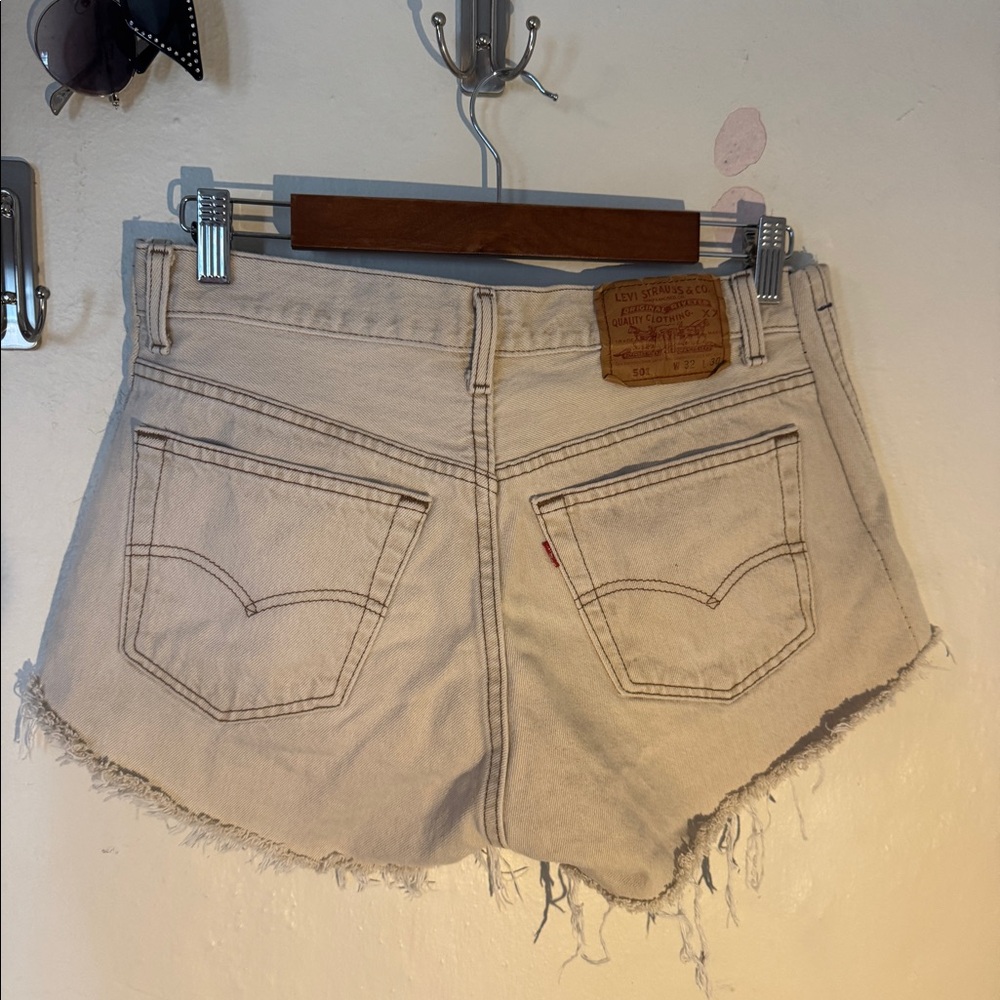Y2K vintage tan Levi’s shorts jean